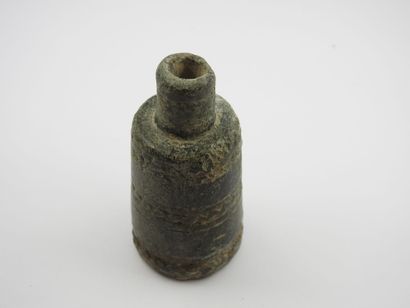 null Vase à Khôl en chlorite, Hauteur : 7,4 cm

Iran VIIIe siècle avant J-C

Provenance :...