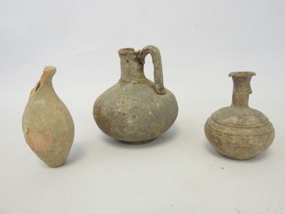 null Ensemble de 3 vases de fouilles en terre cuite ; Hauteur 7,3 à 8.6cm

Epoque...