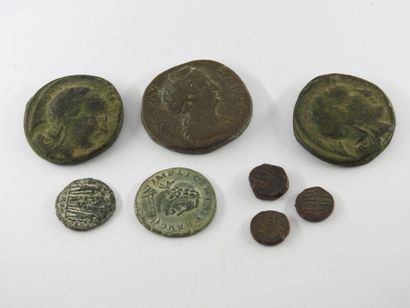 null Collection de 8 monnaies en bronze d'époque antique (principalement d'époque...