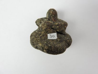 null Idole stéatopyge féminine 

Hauteur : 4 ,6cm

Très probablement Europe de l'Est...