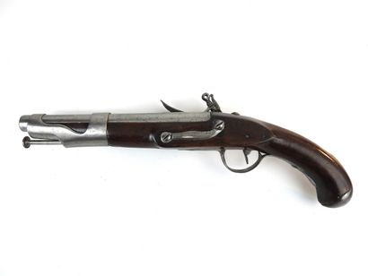 null FRANCE. Pistolet de cavalerie modèle 1763/66 à silex, monture en noyer, garnitures...
