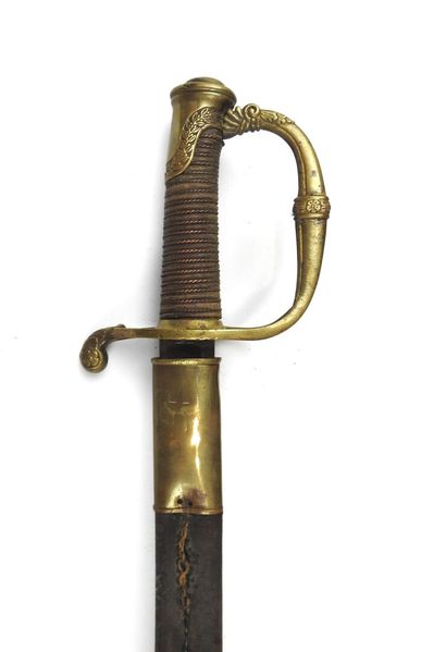 null FRANCE. Sabre modèle 1821 d'officier d'infanterie à monture en laiton dorée,...