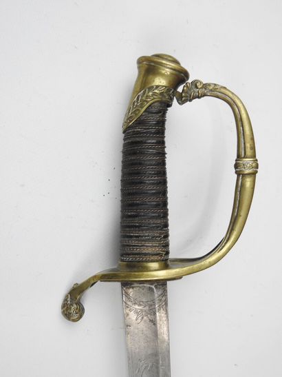 null FRANCE. Sabre modèle 1821 d'officier d'infanterie à monture en laiton dorée,...