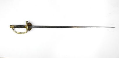 null FRANCE. Epée à ciselures modèle 1872 d'officier du génie, fusée en corne, pommeau...