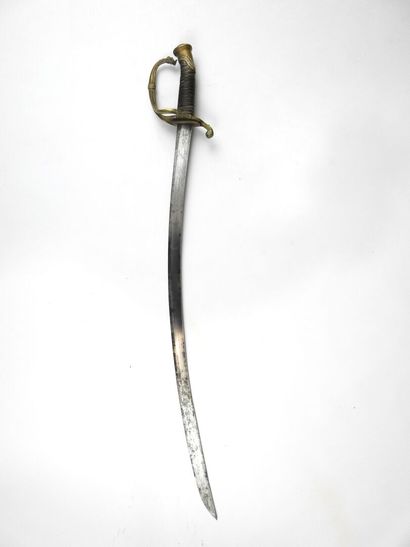 null FRANCE. Sabre modèle 1821 d'officier d'infanterie à monture en laiton dorée,...