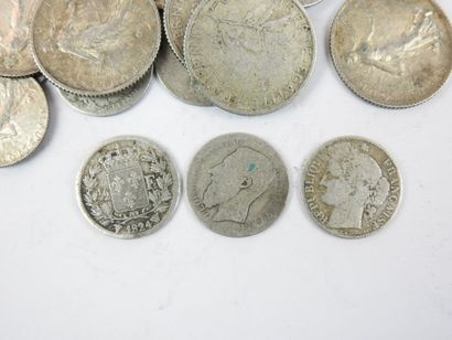 null FRANCE
Lot de monnaies principalement argent dont 10 francs Turin 1933, 1 franc...