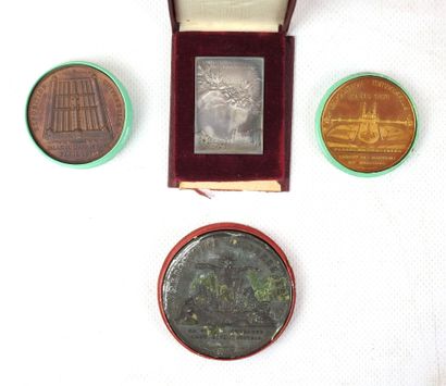 null EXPOSITION UNIVERSELLE
4 médailles dont : - Paris 1878 Administration des monnaies...