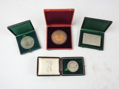 null MEDAILLES DE TABLE
10 médailles dont Photo-Club de Paris salon 1902, Le Nid...