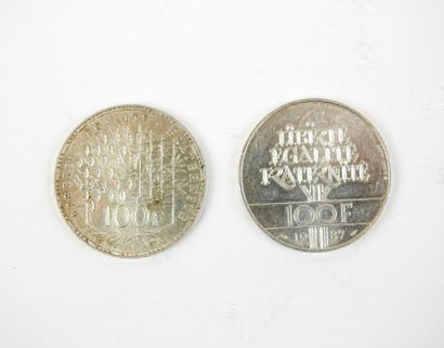 null FRANCE
2 monnaies 100 frc argent 1987 et 1982. 
Poids 32g