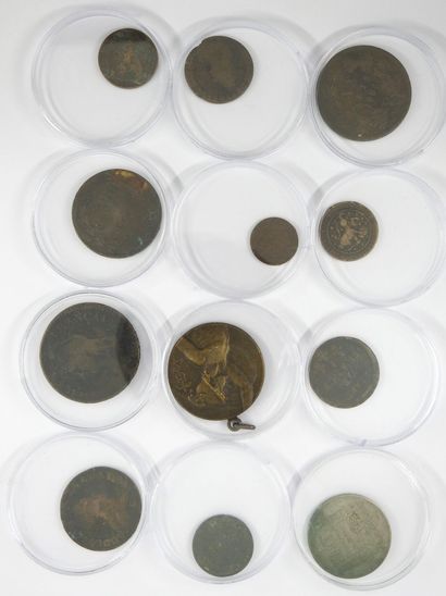 null Environ 100 monnaies du monde en cuivre, bronze principalement.
Pays principaux...