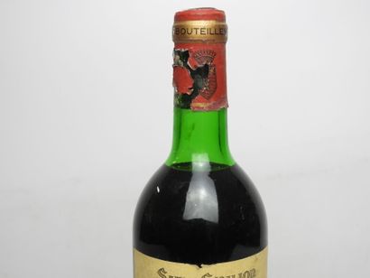 null 1 bouteille Château L'Angélus Saint-Emilion Grand Cru classé. 1976. Usures étiquette,...