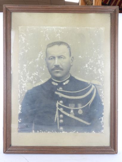 null FRANCE. GENDARMERIE. Large portrait of a gendarme around 1900, framed under...