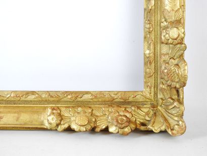 null Bare frame in carved and gilded wood, the spandrels decorated with flowers....