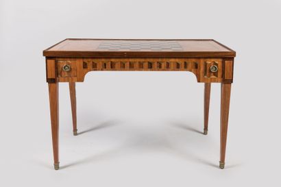 null TRIC-TRAC TABLE of rectangular form in veneer of rosewood, satinwood, amaranth,...