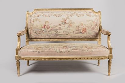 null LIVING ROOM FURNITURE in gilded molded wood including a sofa and 4 armchairs,...