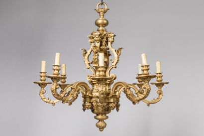 null IMPORTANT LUSTRE en bronze doré à huit bras de lumière. Style Louis XIV, début...