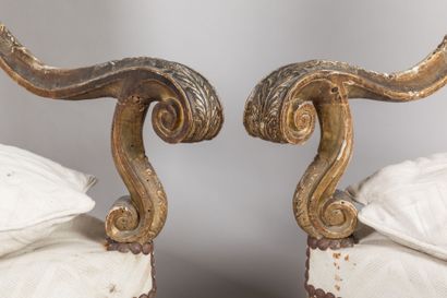null Pair of armchairs in gilded molded wood, the armrests with leaves, curved legs...