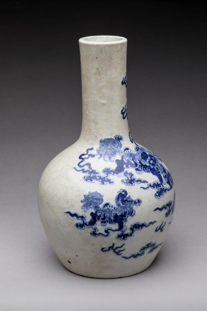 null CHINA - NANKIN : Vase of pansu shape with high neck in cracked porcelain decorated...