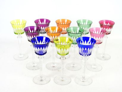 null BACCARAT : Douze verres à vin modèle Piccadilly en cristal de couleurs. Haut :...