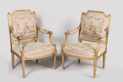 null LIVING ROOM FURNITURE in gilded molded wood including a sofa and 4 armchairs,...