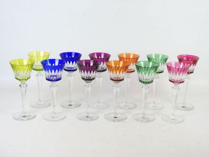 null BACCARAT : Douze verres à vin modèle Piccadilly en cristal de couleurs. Haut :...