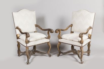 null Pair of armchairs in gilded molded wood, the armrests with leaves, curved legs...