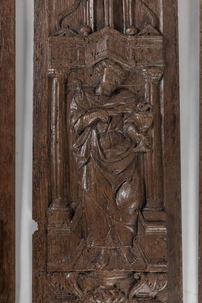 null ENSEMBLE DE TROIS PANNEAUX en chêne sculpté représentant Saint Pierre, Saint...