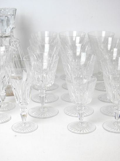 null BACCARAT : Partie de service de verres en cristal modèle Ile de France comprenant...