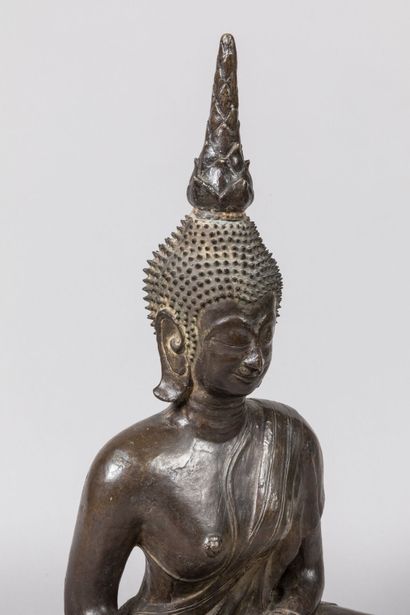 null THAILANDE - XVIIe/XVIIIe siècle
Importante statue de Bouddha Mâravijaya en bronze...