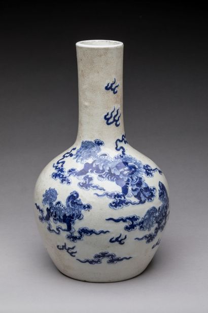 null CHINA - NANKIN : Vase of pansu shape with high neck in cracked porcelain decorated...