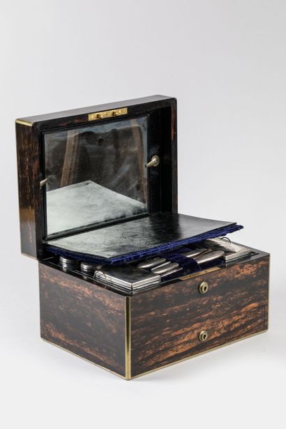 null W. LEUCHARS (London, 38 Piccadilly) : Travel kit in crystal and chased silver...