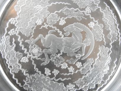 null LALIQUE : Plateau en cristal blanc à décor d'un bouc parmi les feuillages. Signé...