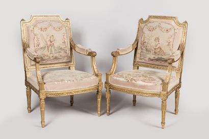null LIVING ROOM FURNITURE in gilded molded wood including a sofa and 4 armchairs,...