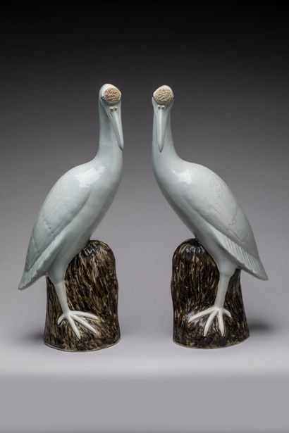 null CHINA - Early XXth century: Pair of cranes on a rock in white and brown enameled...
