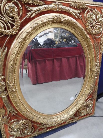 null Pair of important oval mirrors, the beveled glass, the gilded molded wood frame...