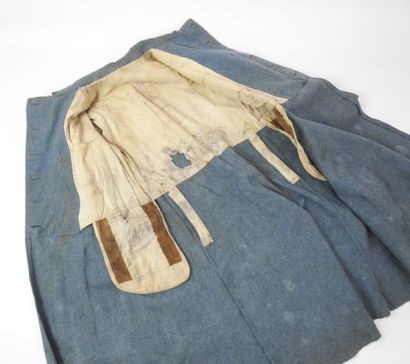 null INFANTERIE. Capote troupe modèle 1915 en drap bleu horizon, doublure en coton...