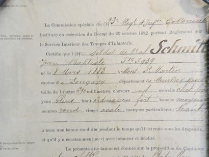 null DOCUMENTS. Certificat de conduite du soldat Schmidt du 23e RIC en 1907 avec...