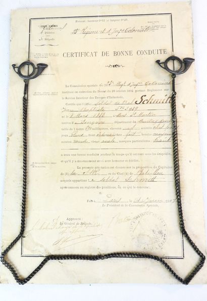 null DOCUMENTS. Certificat de conduite du soldat Schmidt du 23e RIC en 1907 avec...