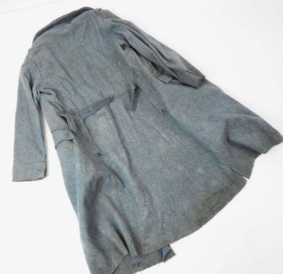 null INFANTERIE. Capote troupe modèle 1915 en drap bleu horizon, doublure en coton...