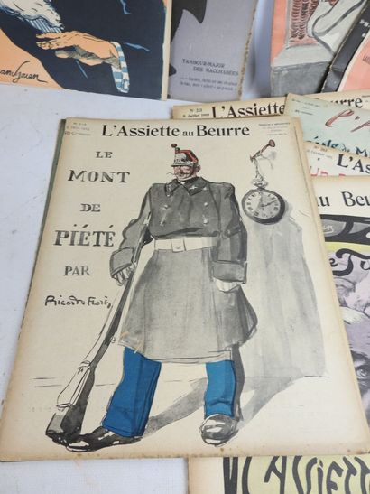null L'ASSIETTE AU BEURRE : Lot d'environ vingt revues, années 1902 à 1905. En l'état....