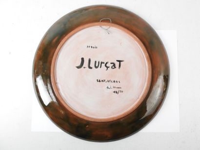 null Jean LURÇAT (1892-1966) et Sant Vicens. Plat circulaire en terre cuite vernissée...