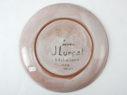 null Jean LURÇAT (1892-1966) Saint-Vicens. Assiette en céramique à fond rose à décor...