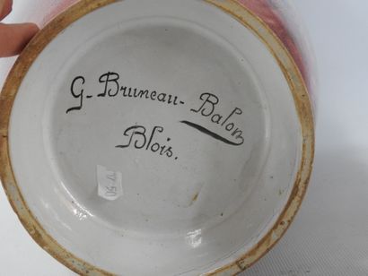 null BLOIS - Gaston BRUNEAU BALON (1881-1955) : Grand vase en faience à décor de...