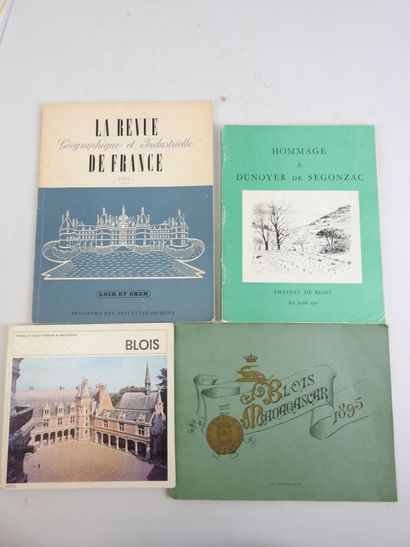 null [BLOIS]. Lot de plaquettes et documents sur Blois et sa région dont : Pierre...