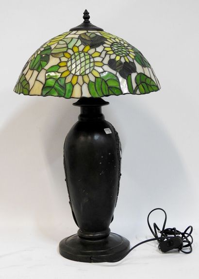 null Modern work
Lamp in wrought iron decorated with a lampshade and a cartridge...