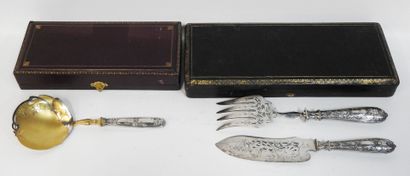 null Fish service in silver plated metal. Silver handles with Louis XVI style decoration.
In...