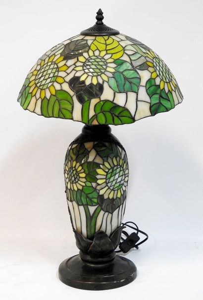 null Modern work
Lamp in wrought iron decorated with a lampshade and a cartridge...