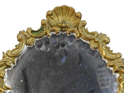 null Mirror of toilet in bronze of rocaille style with decoration of putti and interlaces.
H....