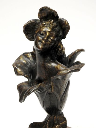 null FARBEL
Woman flower.
Proof in bronze. Signed on the terrace.
H. total. 23.5...