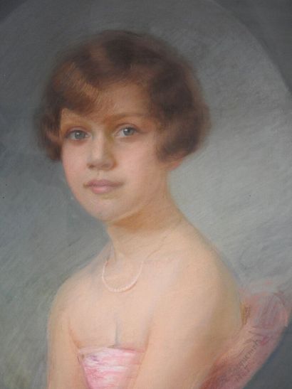 null Blanche JACQUEMOT (1875-?)
Jeune femme au collier de perles en chute
Pastel
Signé...